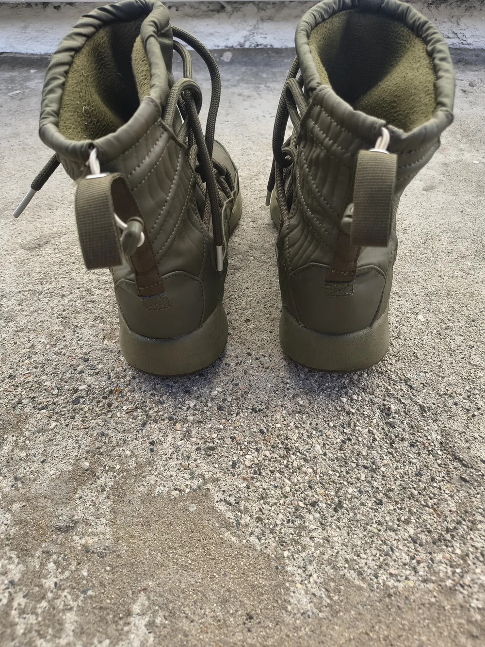 Nike Women's Tanjun High Rise sneaker boot 